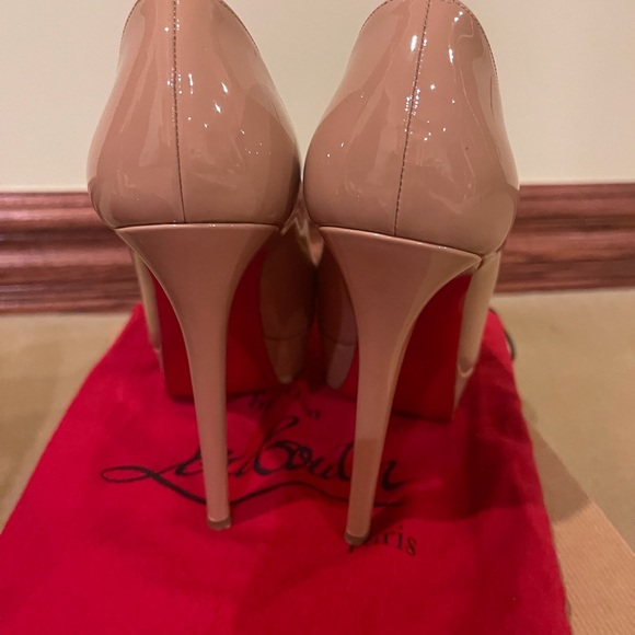 Authentic Christian louboutin shoes size 39.5 - Picture 4 of 11